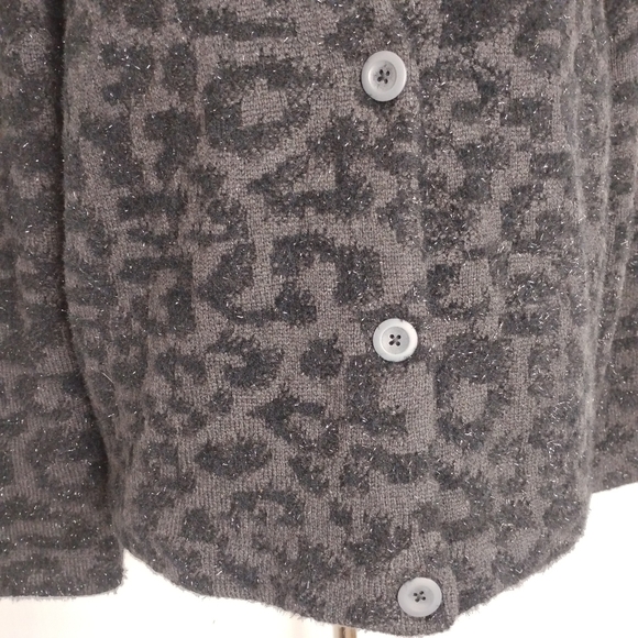 LEOPARD LULULEMON CARDIGAN - Picture 6 of 8